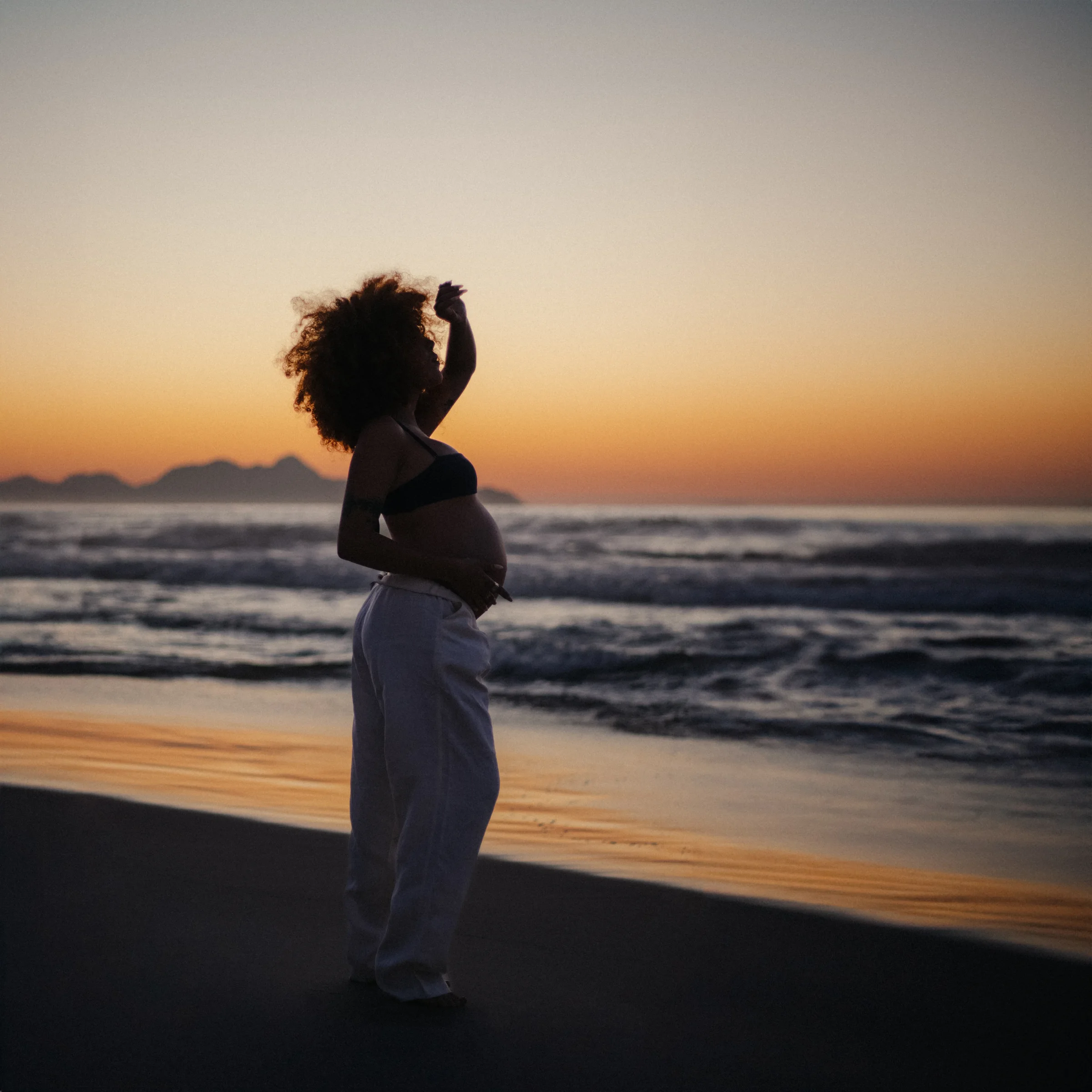 Silhouet in het warme avondlicht